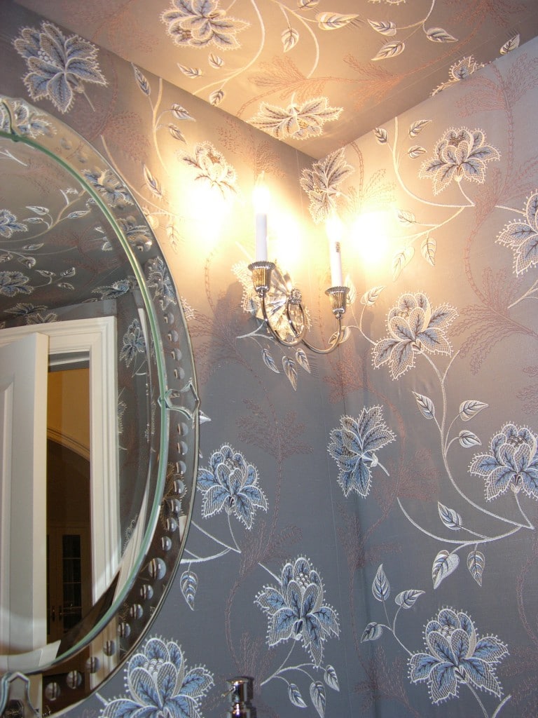 Matching pattern in a wall upholstered room