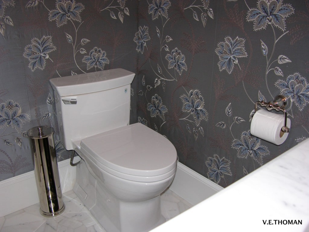 Powder room walls with accessories