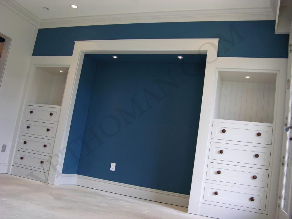 niche with blue fabric in bedroom