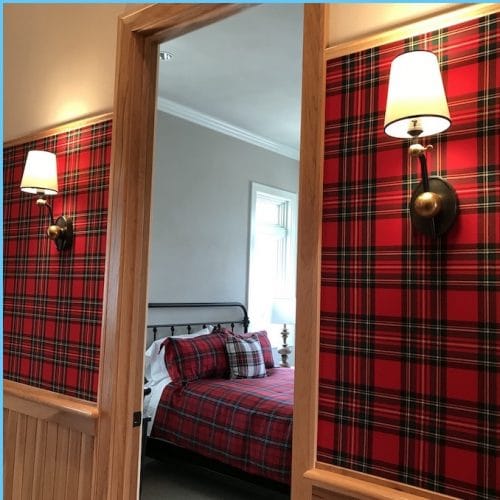 red tartan stretched in walls by vethoman